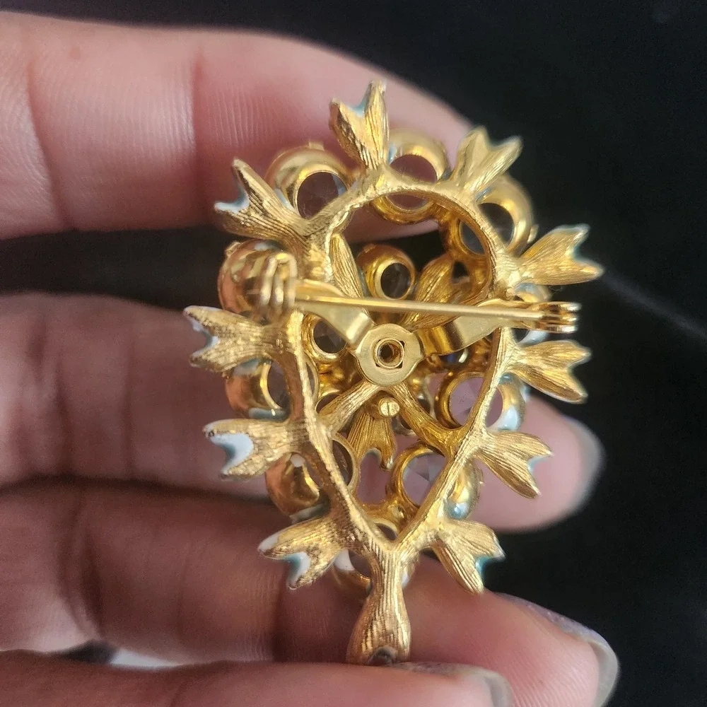 Vintage Light Blue Rhinestone Floral Cluster brooch Gold Tone Enamel Leaf Detail